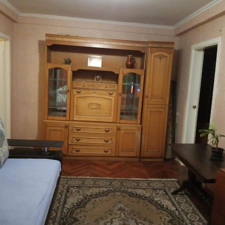 1к Квартира біля метро Дарниця Киев Экстерьер фото