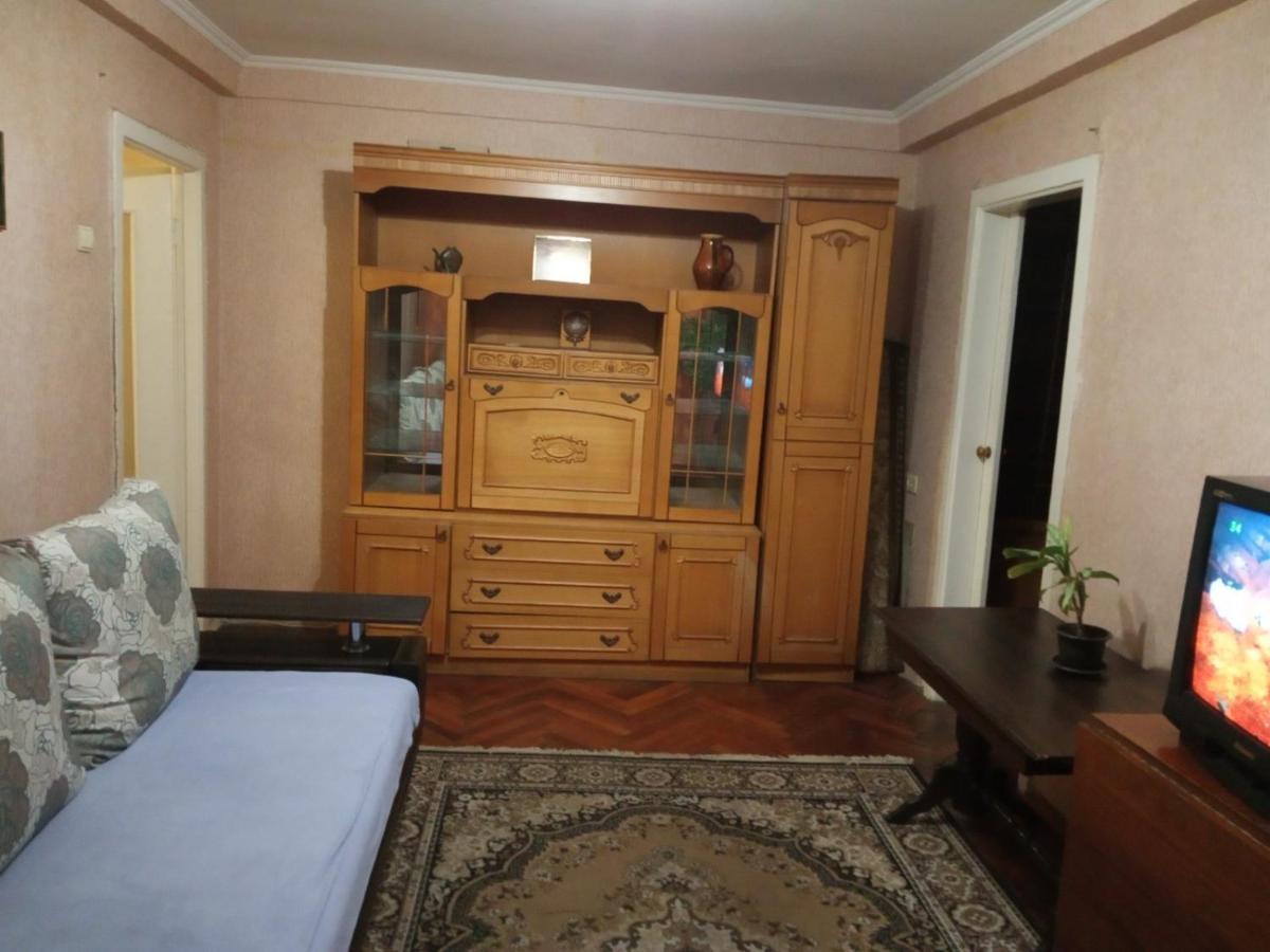 1к Квартира біля метро Дарниця Киев Экстерьер фото