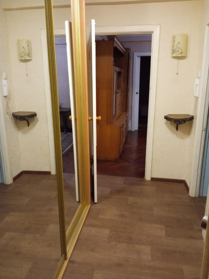 1к Квартира біля метро Дарниця Киев Экстерьер фото